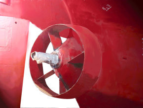 Wake equalizing duct fitted around the propeller